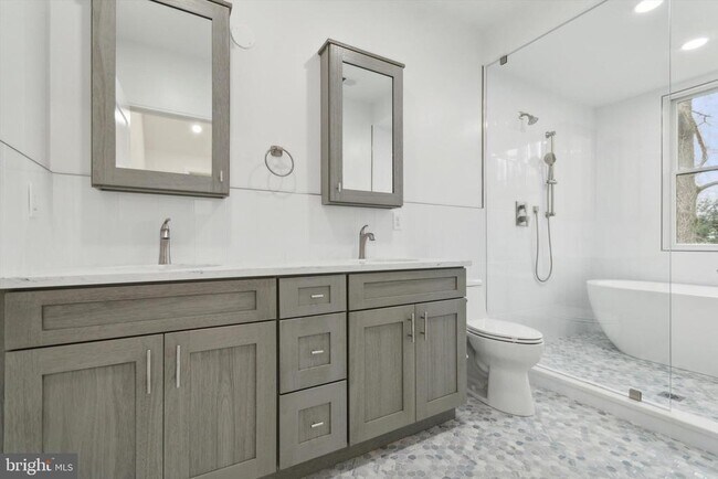 Building Photo - 35 Sycamore Pl