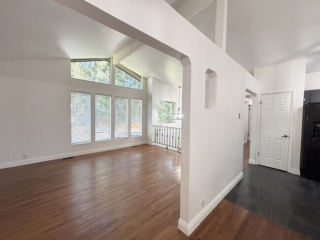 Building Photo - 2243 Aspen Hills Dr