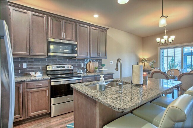 Building Photo - 3/BR luxury carriage home for rent