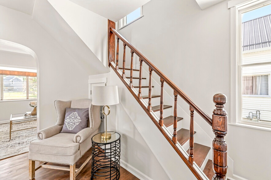 Flex Space - office, library - 174 W 7th St