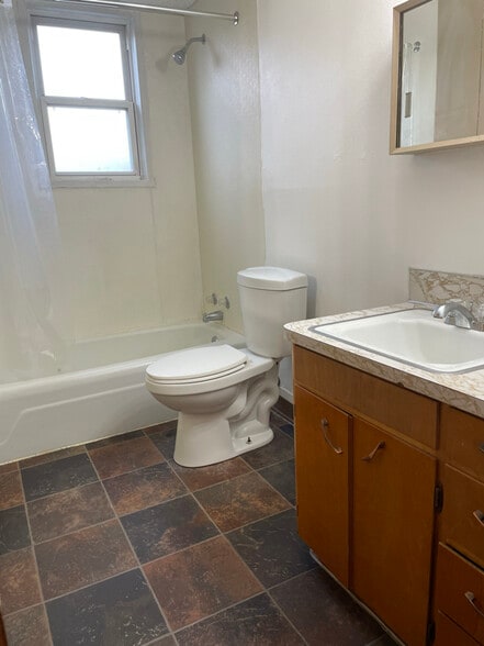 Building Photo - 300 13th St NW