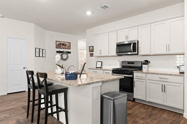 Building Photo - 117 Mackinac Ln