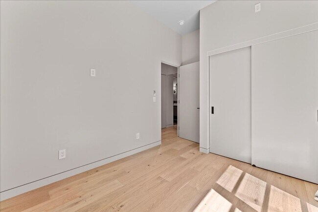 Building Photo - 2802 1/2 Angus St.-