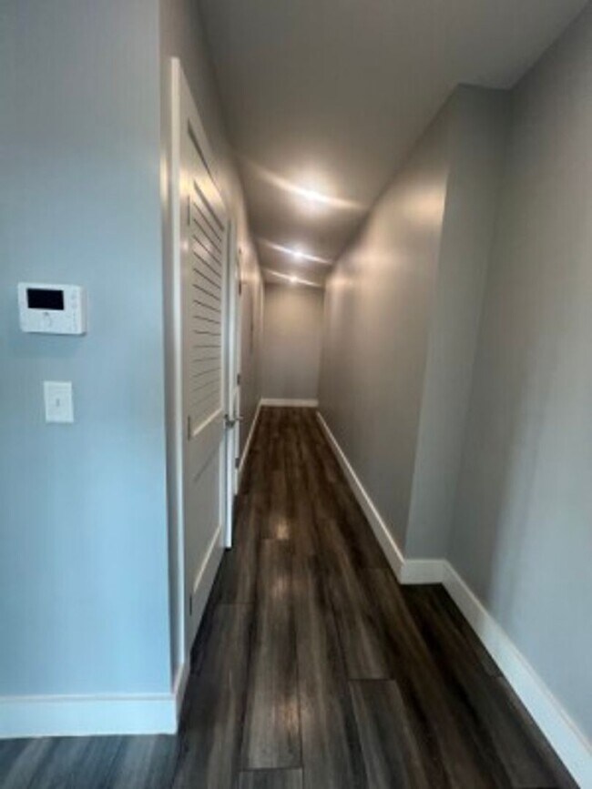 Building Photo - 2 Bed 2 Bath - South Boston - 6/1    (0.22...