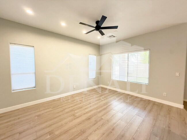 Building Photo - 3998 W Roundabout Cir