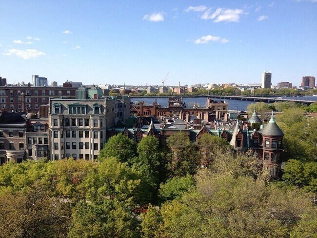 Building Photo - 464-466-466 Commonwealth Ave
