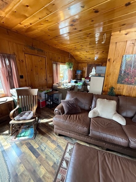 Building Photo - 1503 W US-34