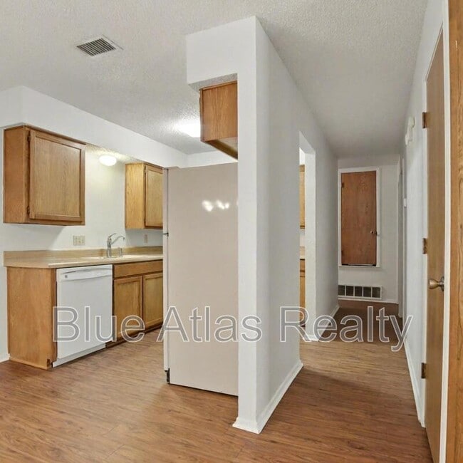 Building Photo - 7016 Lincoln Dr