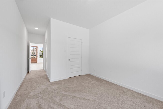 Building Photo - 1207 Chestnut Ct