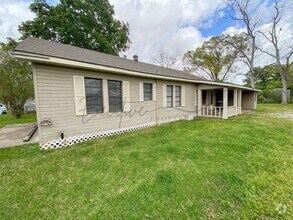 Building Photo - Newly renovated 3-Bedroom Home for Rent in...