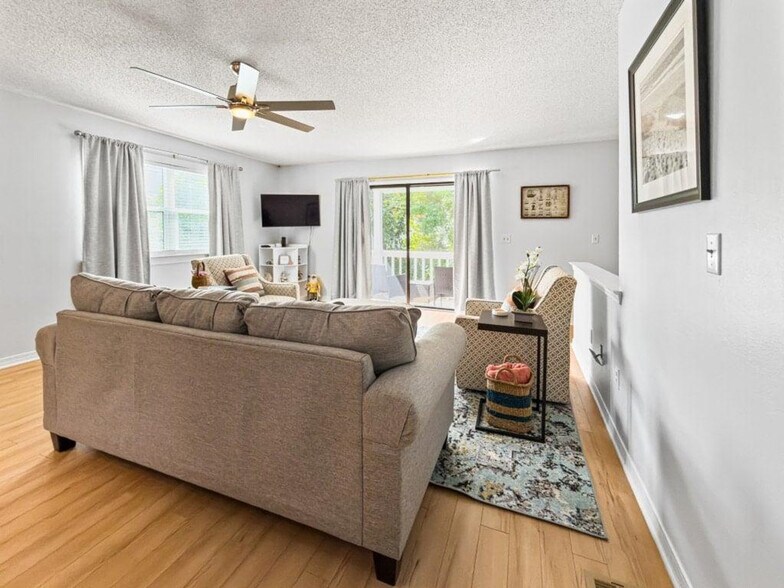 Building Photo - 113 N Myrtle Dr