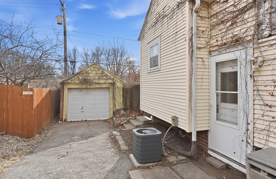 Building Photo - 4709 Shirley St