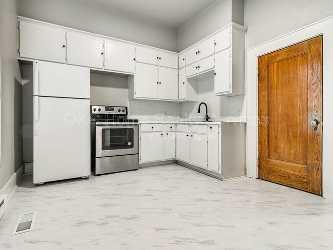 Building Photo - 1740 NW 11th St