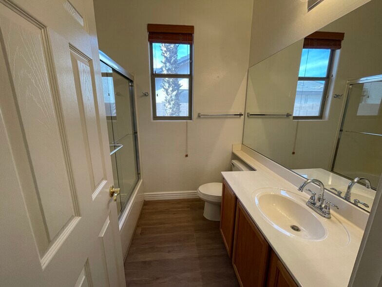 Building Photo - 17646 N 168th Dr