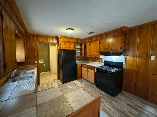 Building Photo - 1547 Dianne Dr