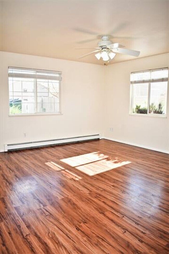 Building Photo - 497 Coronado Way