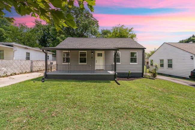 Primary Photo - 2624 Woodbine Ave