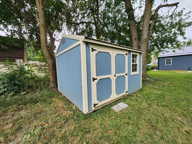 Building Photo - 424 Nussbaum Ave