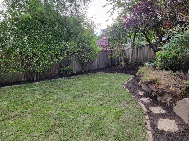 Building Photo - Spacious 3-Bedroom Home with Den and Private Backyard in Prime Location