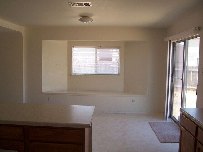 Building Photo - 3 Bedroom Home in a Great Neighborhood
