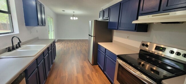 Building Photo - FRESHLY REDONE in 2023 - New floors, fresh...