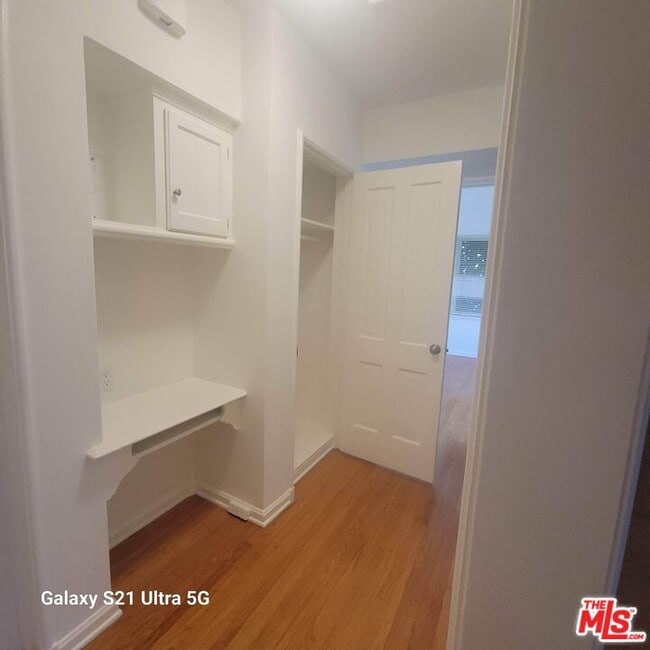 Building Photo - 304 S Reeves Dr