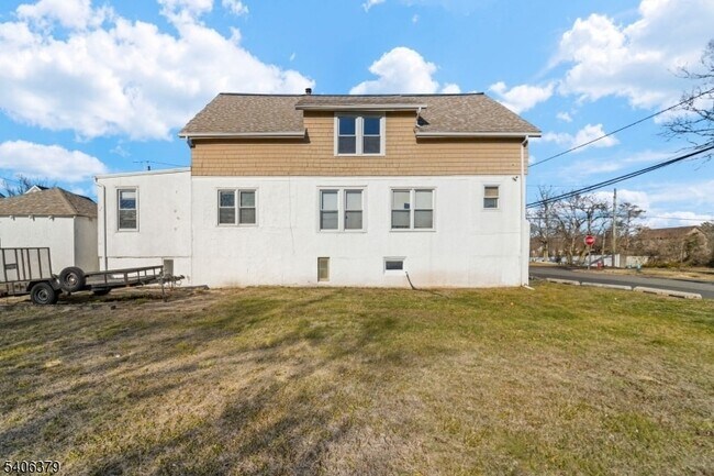 Building Photo - 43 Hillcrest Ave