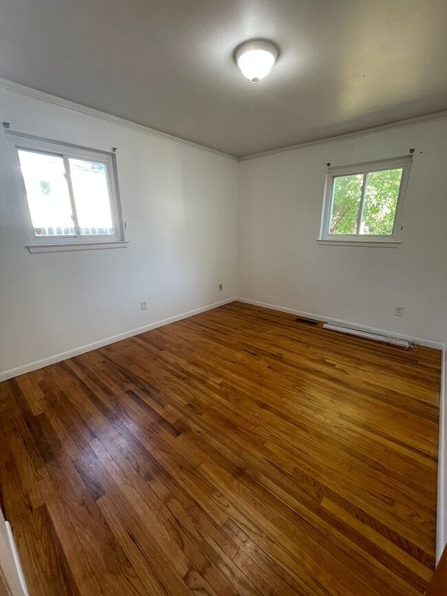 Building Photo - Three Bedroom Home in Sugarbrook Area!