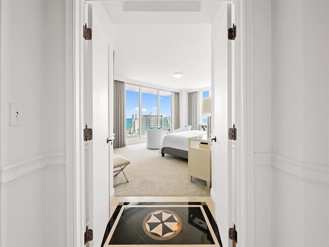 Building Photo - 3055 Harbor Dr