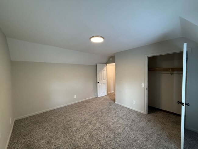 Building Photo - 3 Bed 2 Bath House