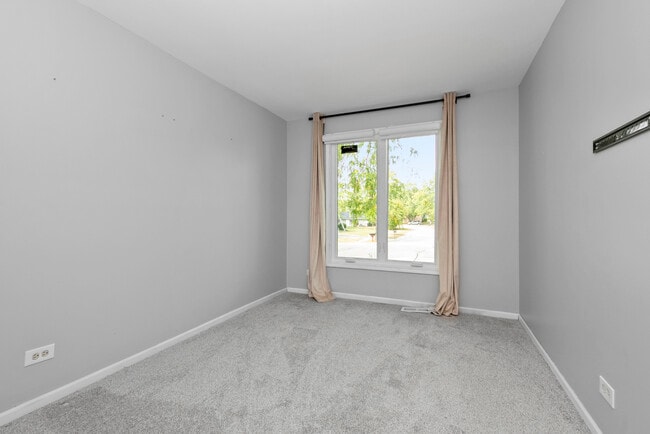 Building Photo - 225 Kedvale Ct