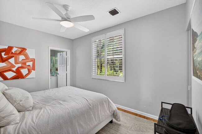 Building Photo - 2114 Chagall Cir