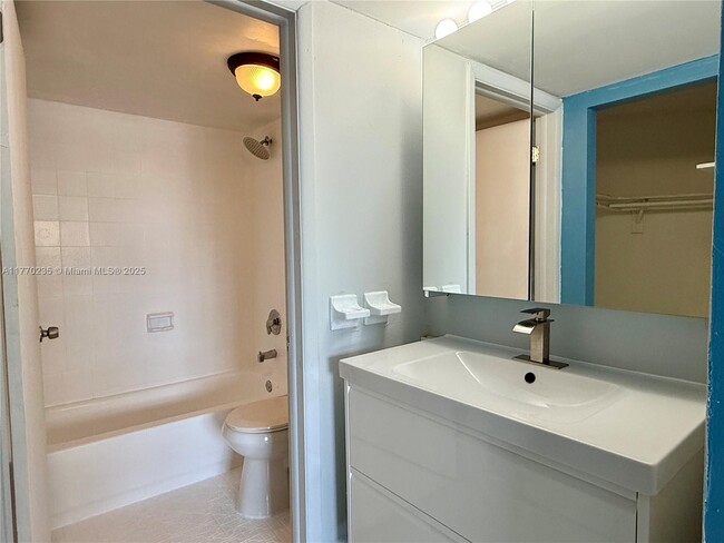 Building Photo - 7125 Bonita Dr