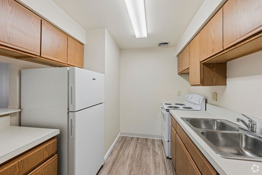 1BR, 1BA - 520SF - Kitchen - Newton Hill Apartments