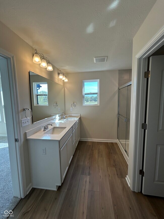 Building Photo - 9755 Behner Dr