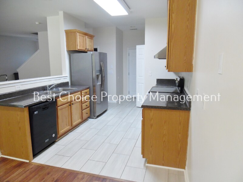 Building Photo - 133 Ledgewood Way