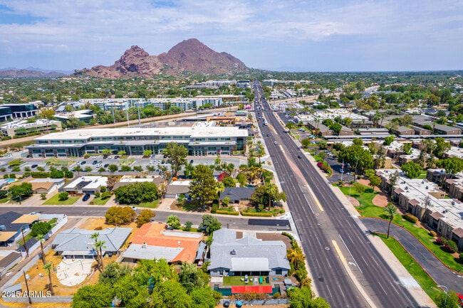 Building Photo - 5002 N 38th Pl