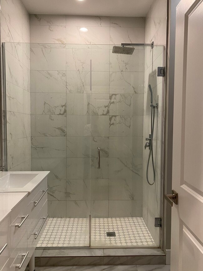 Building Photo - 215 S Hamilton Ave