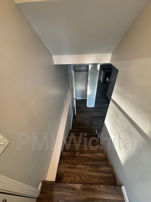 Building Photo - 725 N Dougherty Ave