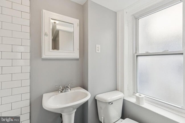 Building Photo - 1830 Manning St