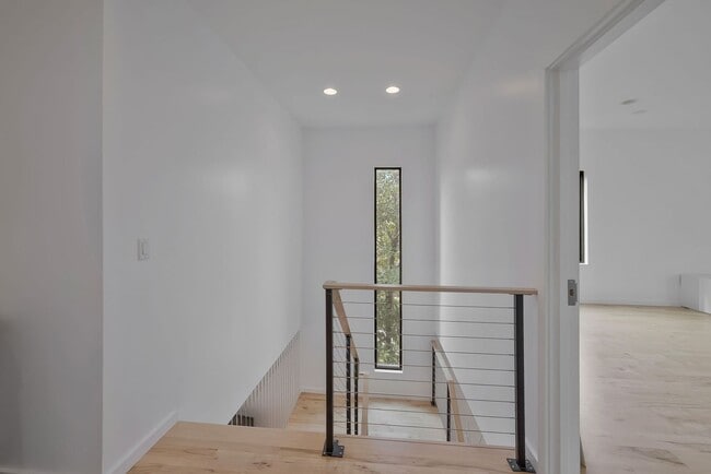 Building Photo - Custom-Built 4 Bed/ 2 Full + 2 Half Bath Modern Home at the base of Love Circle, Fully Furnished,...