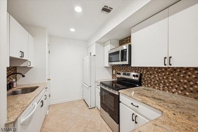 Building Photo - 11D Leva Dr
