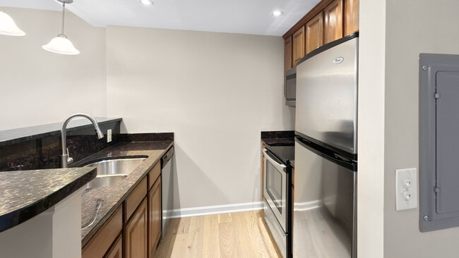 Building Photo - 1 Renaissance Pl