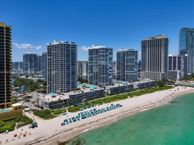 Building Photo - 16425 Collins Ave