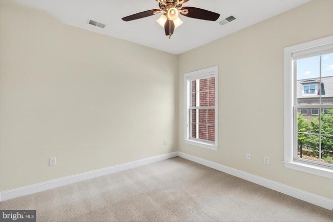 Building Photo - 322 N George Mason Dr