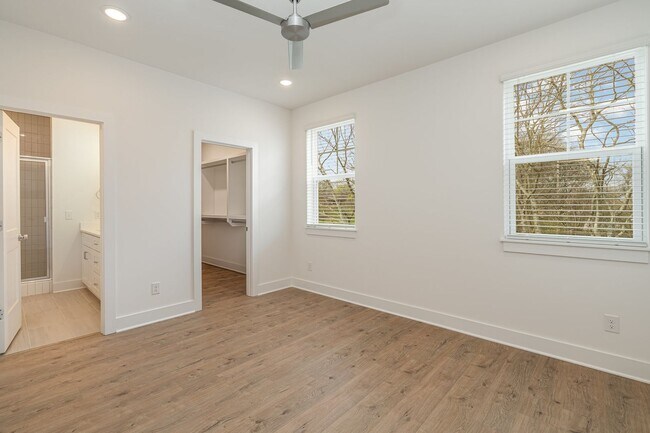 Building Photo - 725 Caraway Ln