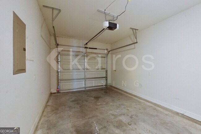 Building Photo - 106 Regis Way