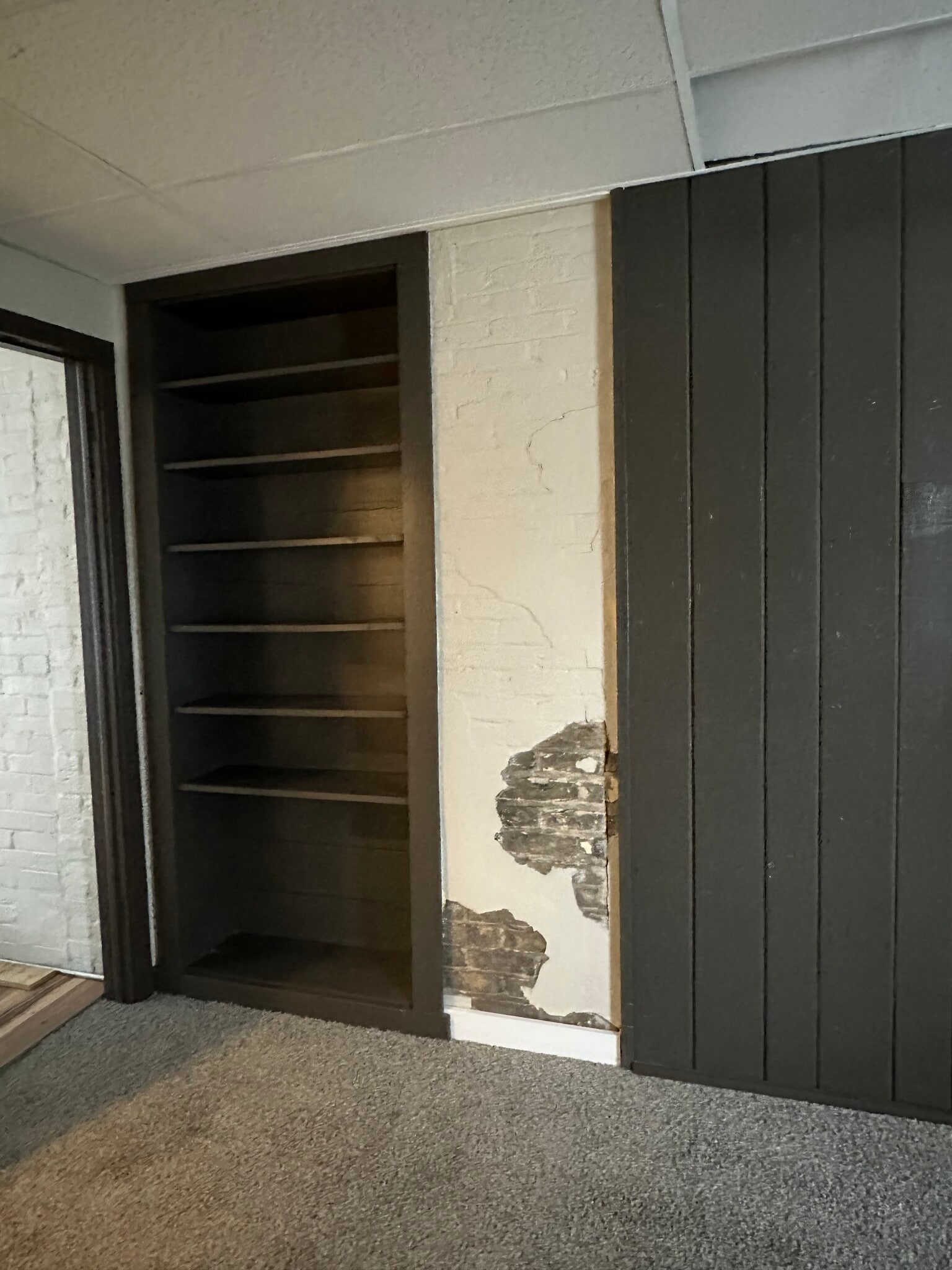 Building Photo - 415 S James St