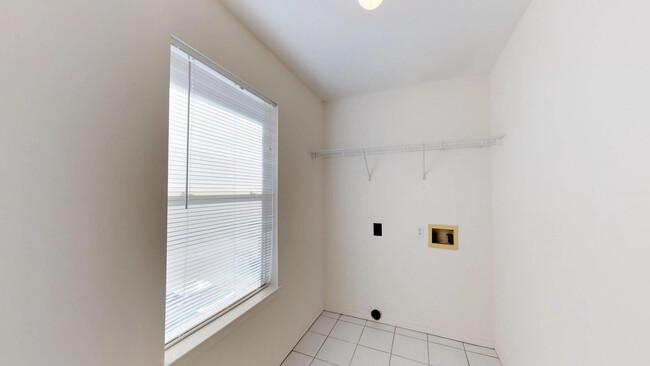 Building Photo - 1858 Norwood Ct