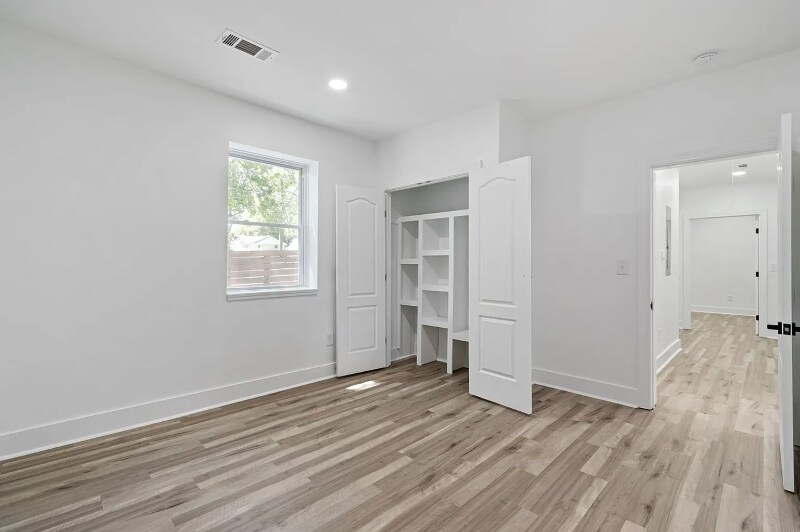 Building Photo - 2321 Foster Ave